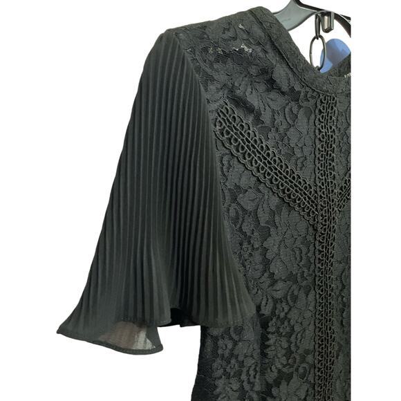 Cable & Gauge Black Lacy Top Size Small - Picture 2 of 11